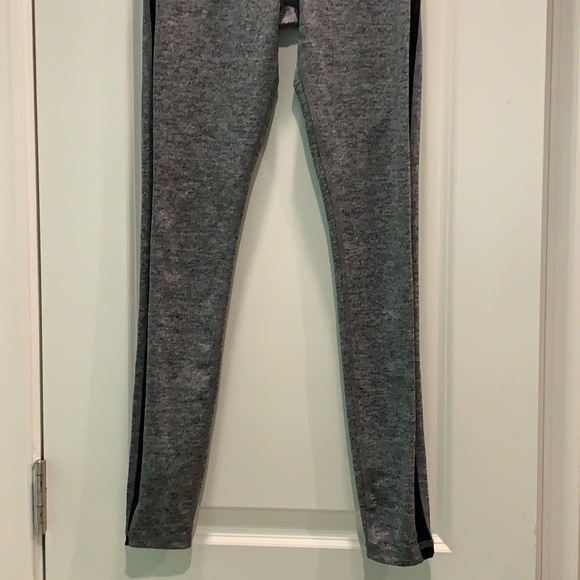 FOREVER 21 SIZE XS LEGGINGS - Picture 3 of 11